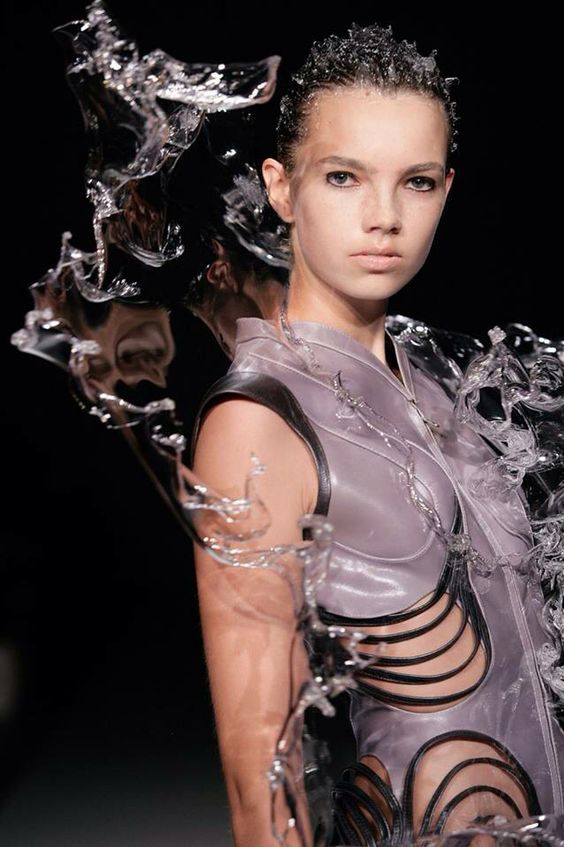 "Robe eau" d'Iris Van Herpen